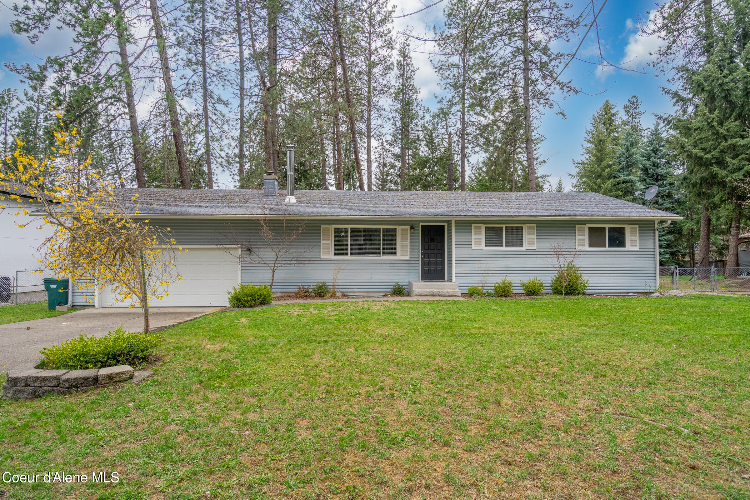 11865 North Forest Road Hayden, ID 83835 - Photo 2 of 27 002