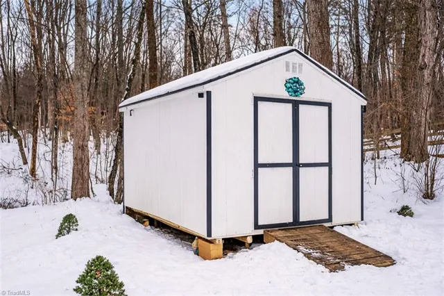 $279,000 | 5507 Whispering Pines Drive, Summerfield, NC 27358