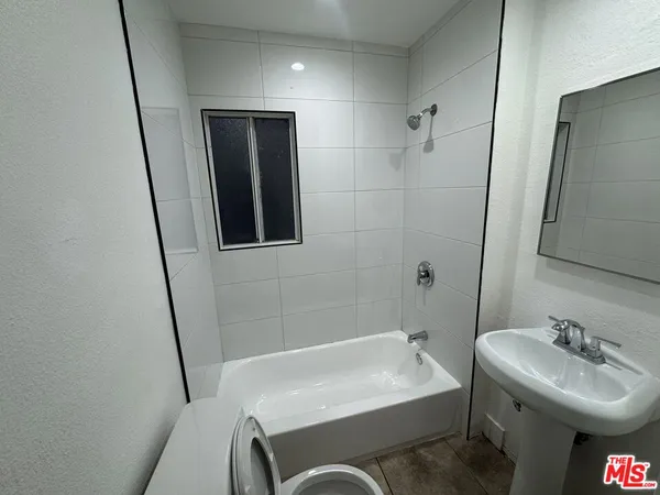 $1,795 | 6207 Crenshaw Boulevard, Los Angeles, CA 90043