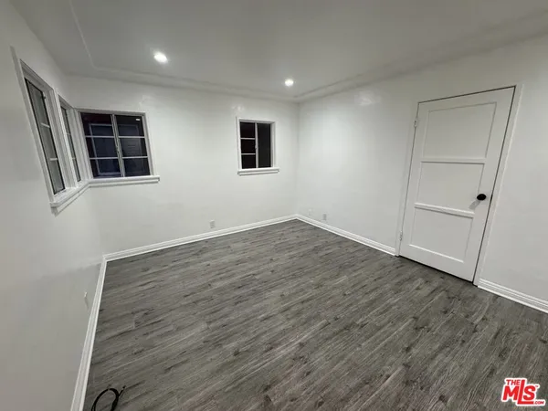 $1,795 | 6207 Crenshaw Boulevard, Los Angeles, CA 90043