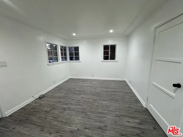 $1,795 | 6207 Crenshaw Boulevard, Los Angeles, CA 90043