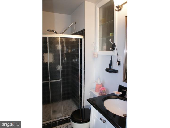 521 Beatty Road Springfield, PA 19064 - Photo 11 of 25 Master Bathroom