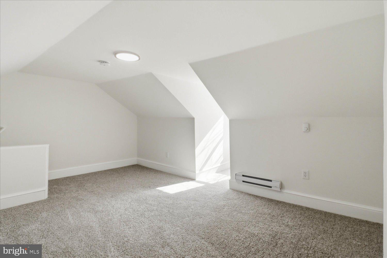 27 West New Street Lancaster, PA 17603 - Photo 20 of 29 an empty room with windows