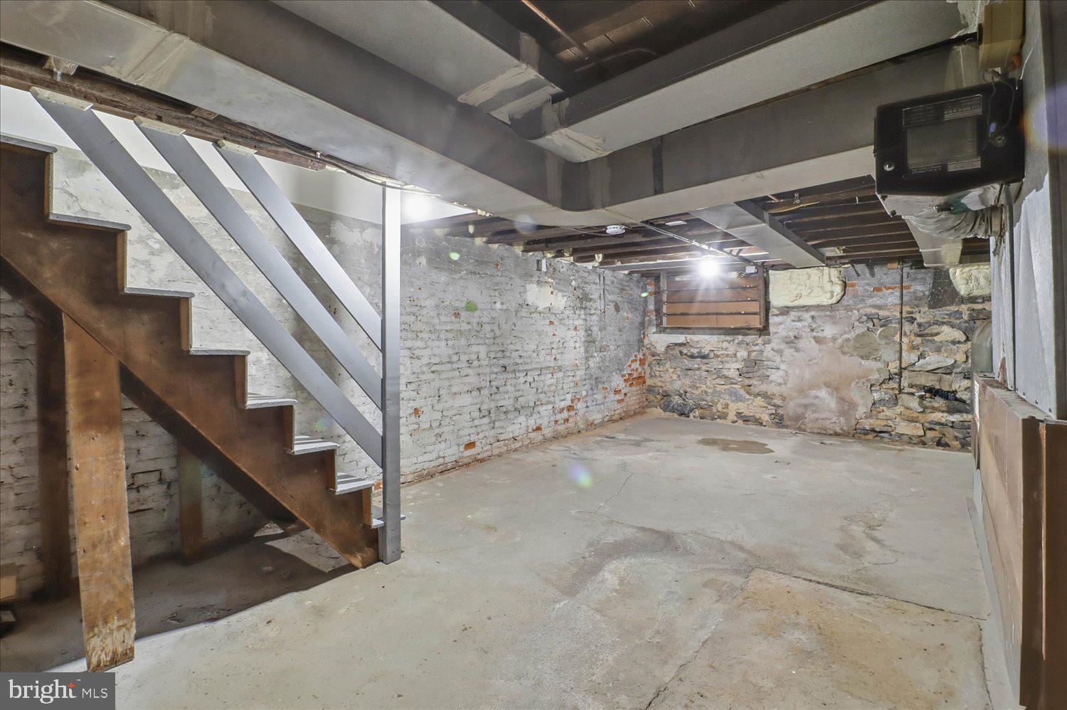 27 West New Street Lancaster, PA 17603 - Photo 24 of 29 a view of an empty walk in closet