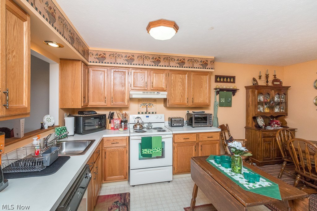 6692 Fry Road Middleburg Heights, OH 44130 - Photo 11 of 29 Gallery Image 11