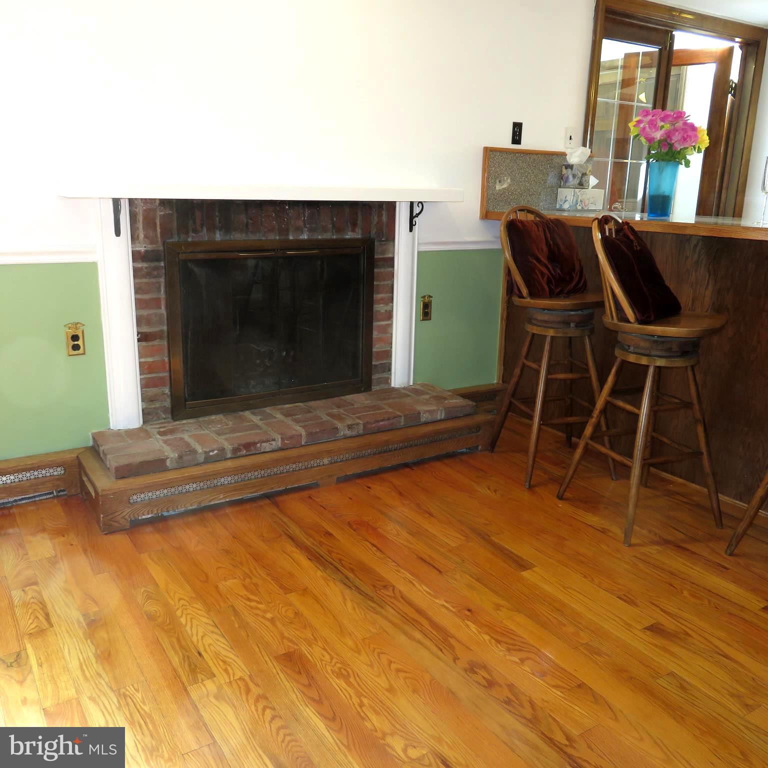 122 Deerfield Road Broomall, PA 19008 - Photo 15 of 42 FAMILY ROOM