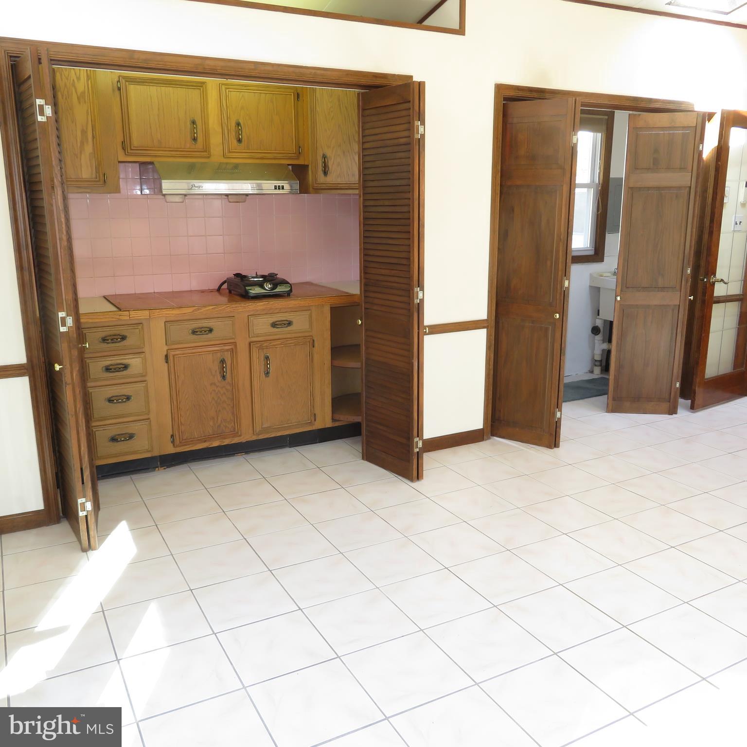122 Deerfield Road Broomall, PA 19008 - Photo 22 of 42 MINI KITCHEN IN ADDITION