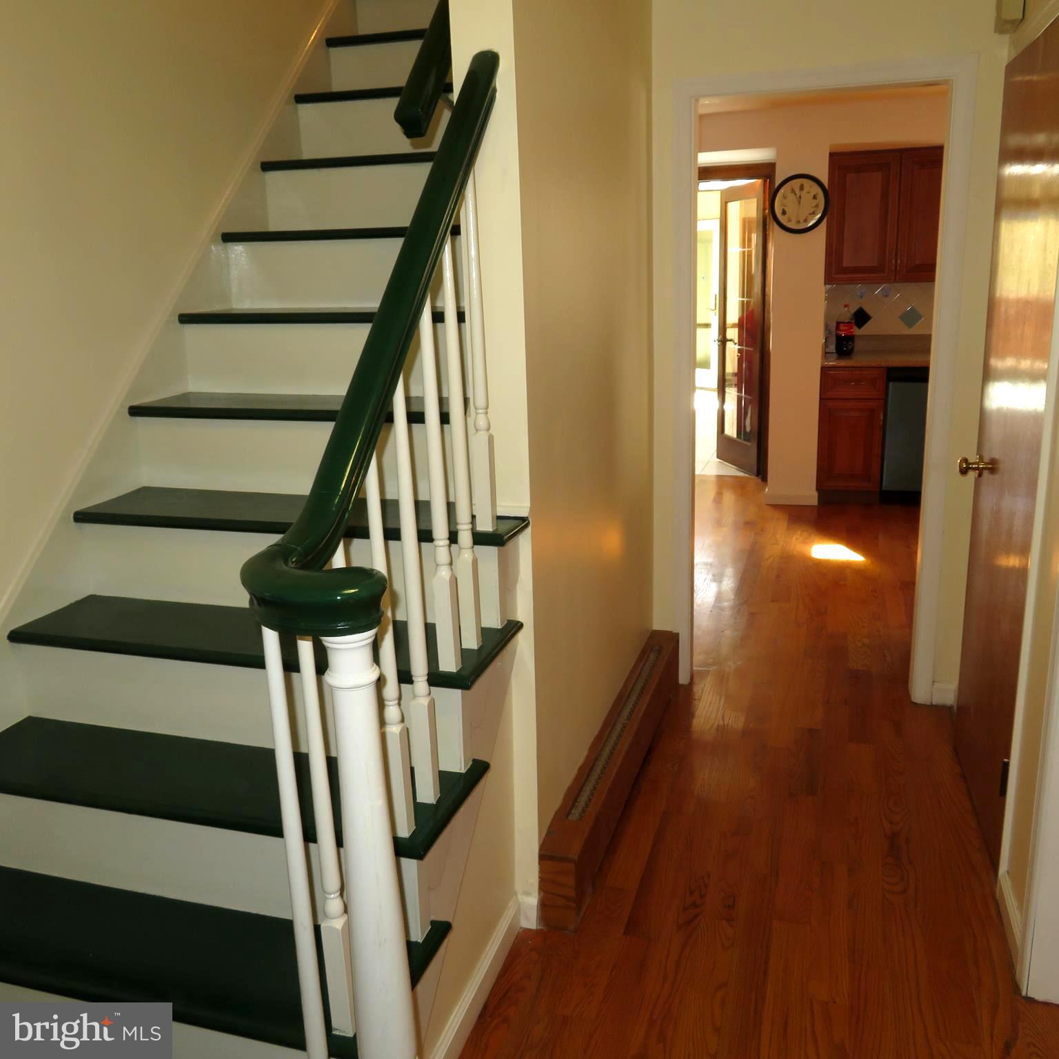 122 Deerfield Road Broomall, PA 19008 - Photo 7 of 42 FOYER HALLWAY