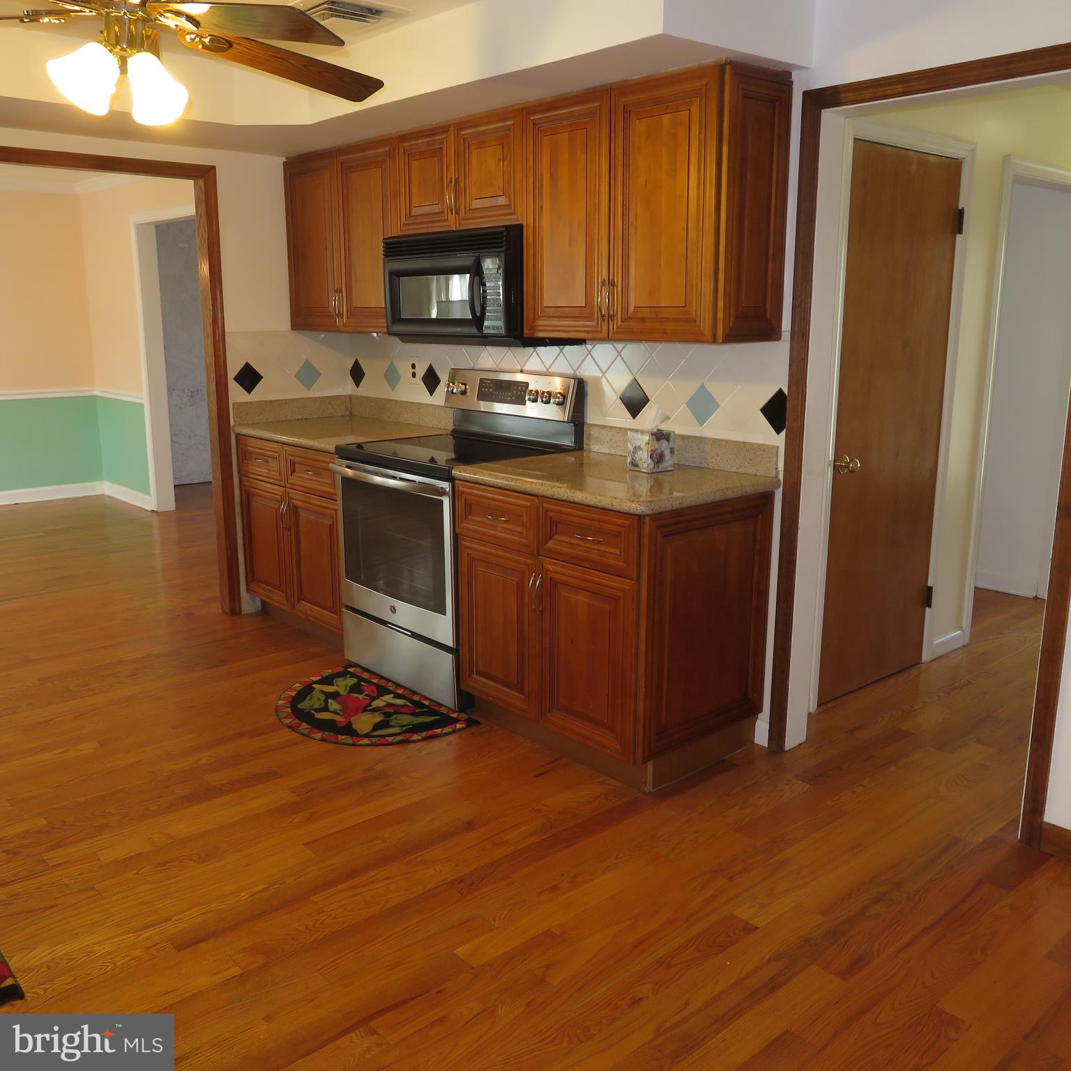122 Deerfield Road Broomall, PA 19008 - Photo 9 of 42 KITCHEN