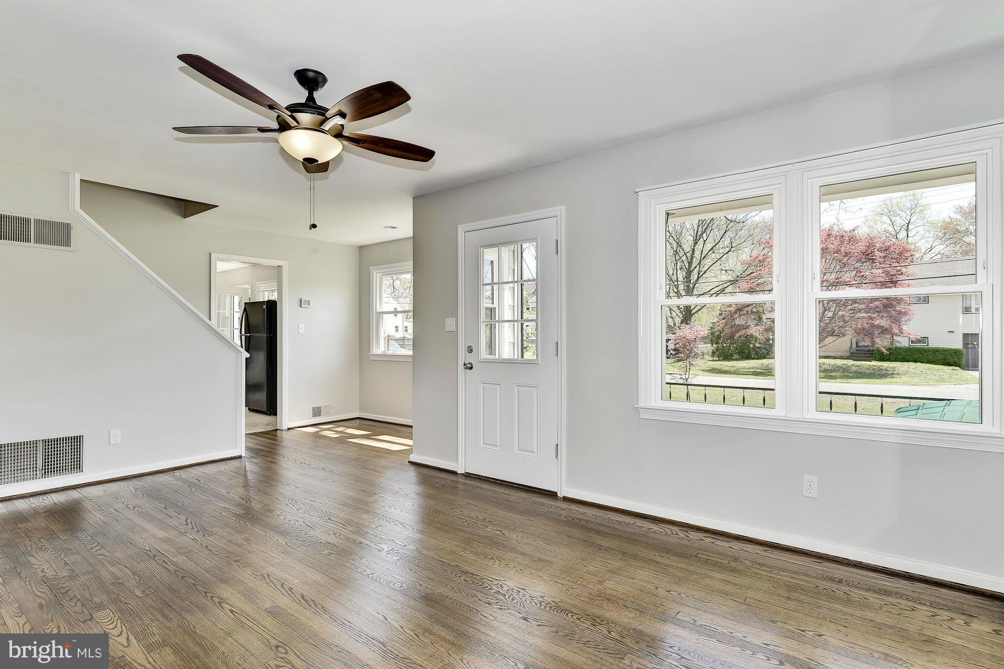 1950 Fairfax Road Annapolis, MD 21401 - Photo 4 of 19 Living Room