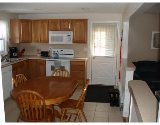 80 Ludlow Road Chicopee, MA 01022 - Photo 3 of 16 Gallery Image 3