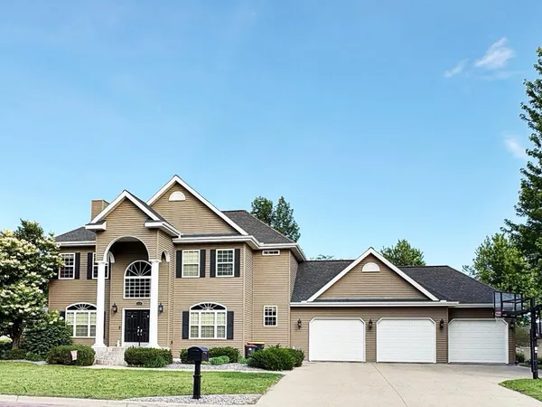 $485,000 | 504 Northwood Drive, Redwood Falls, MN 56283