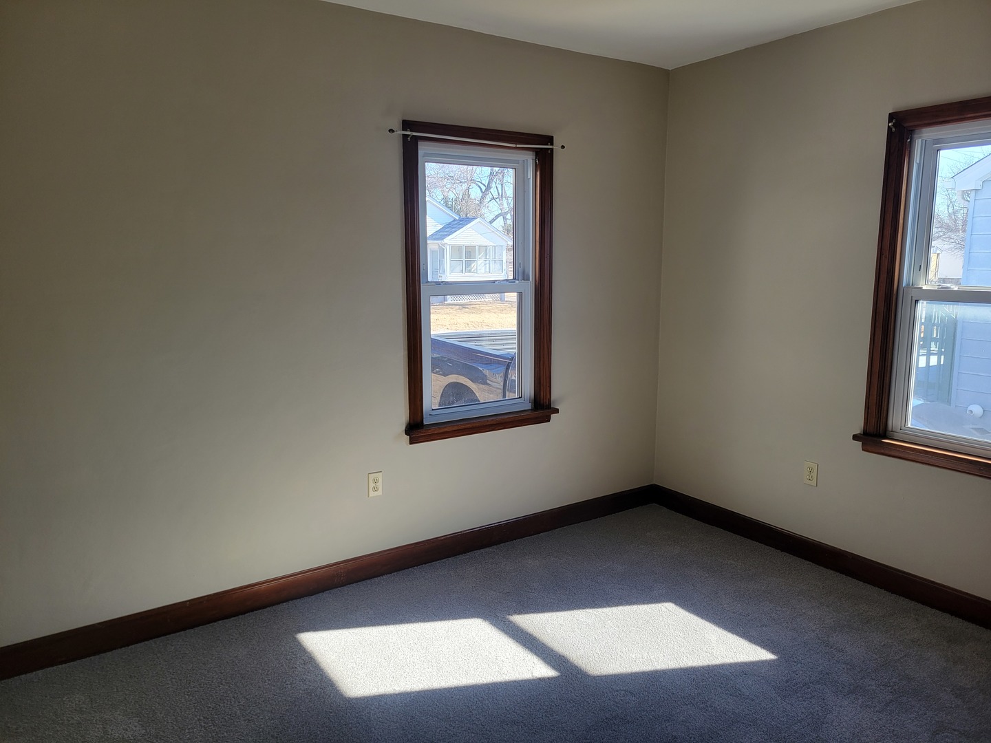 3607 26th Street Moline, IL 61265 - Photo 9 of 12 an empty room with windows