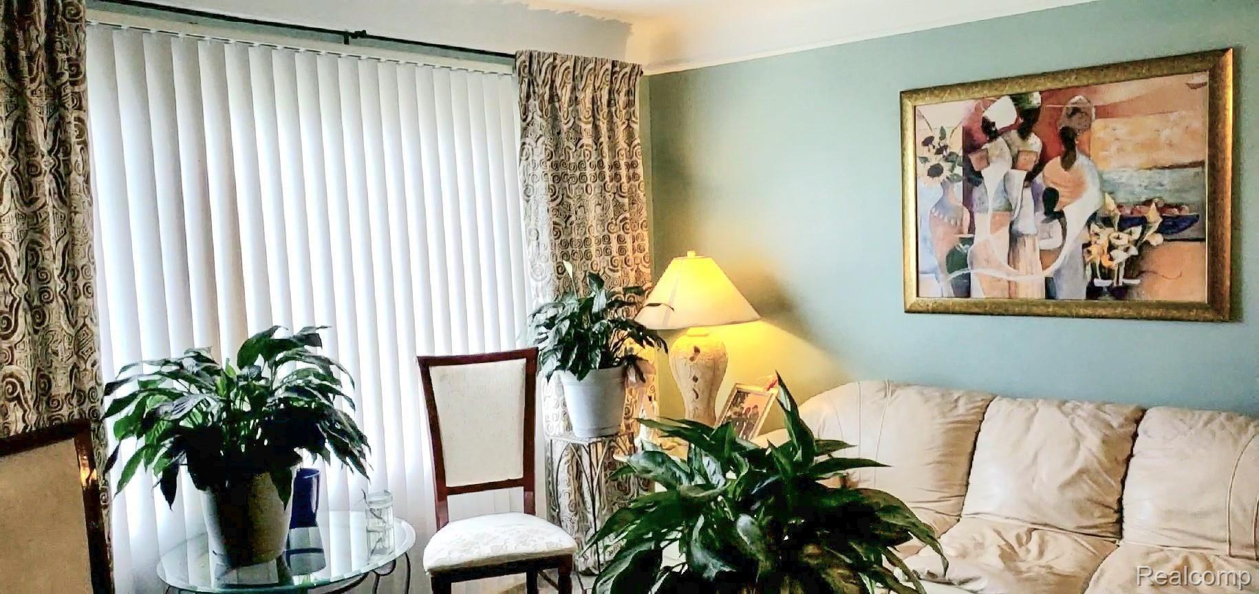 11615 Roxbury Street Detroit, MI 48224 - Photo 5 of 21 Livingroom.jpg