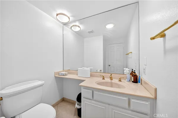 a view of a livingroom with furniture