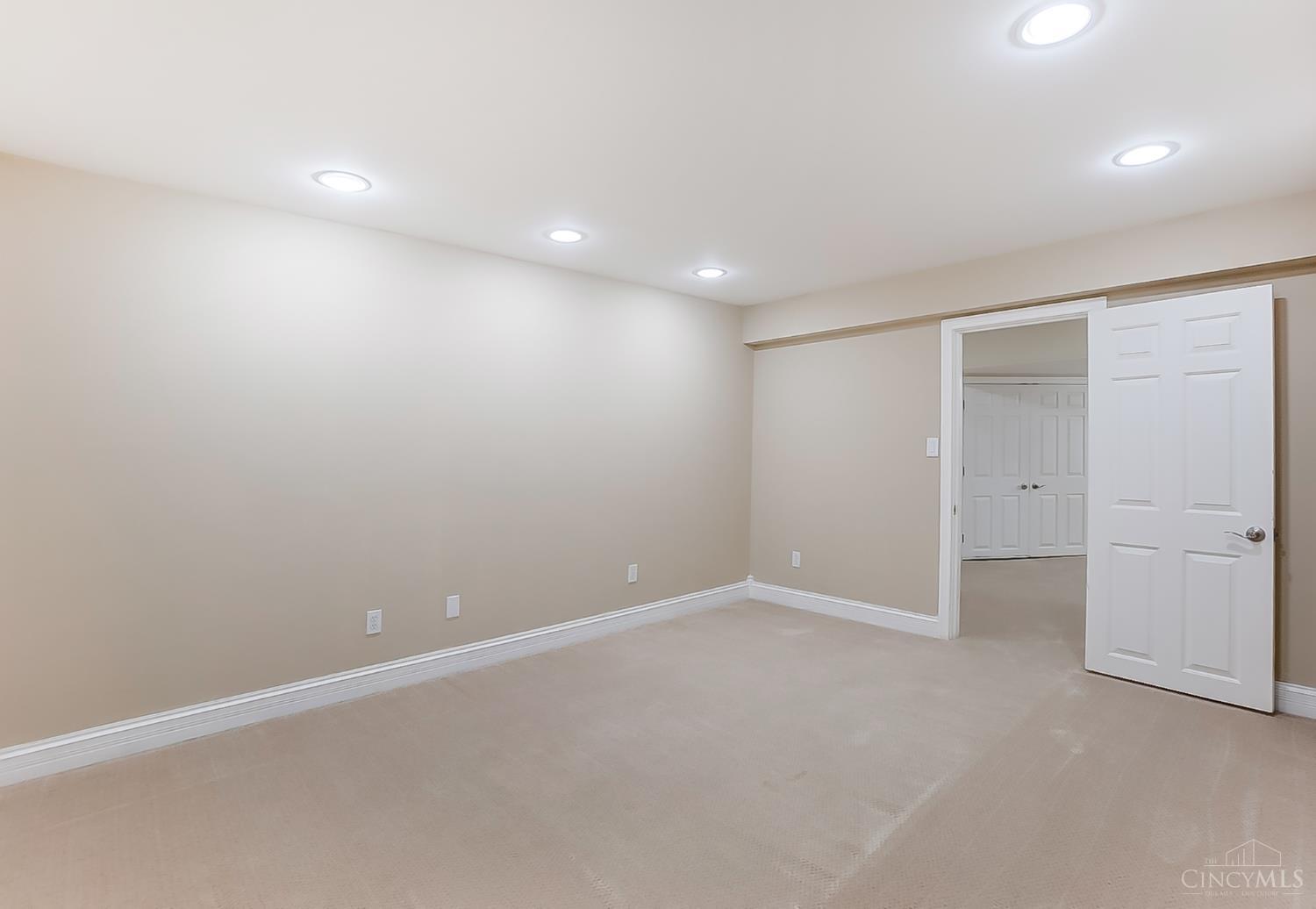 8676 Kenwood Road Cincinnati, OH 45242 - Photo 44 of 50