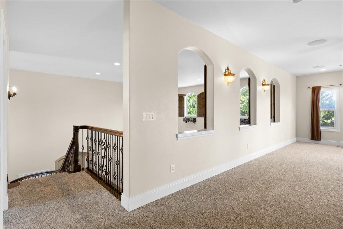 888 Arrowhead Trail Eagle Point, OR 97524 - Photo 25 of 36 34-CI_6565