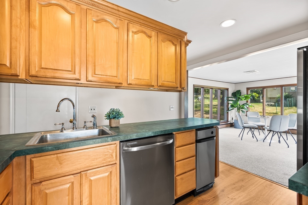 10 Gerry Road Lynnfield, MA 01940 - Photo 11 of 38