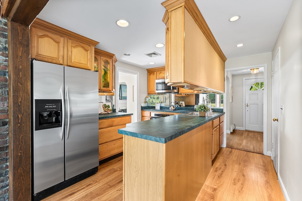 10 Gerry Road Lynnfield, MA 01940 - Photo 8 of 38