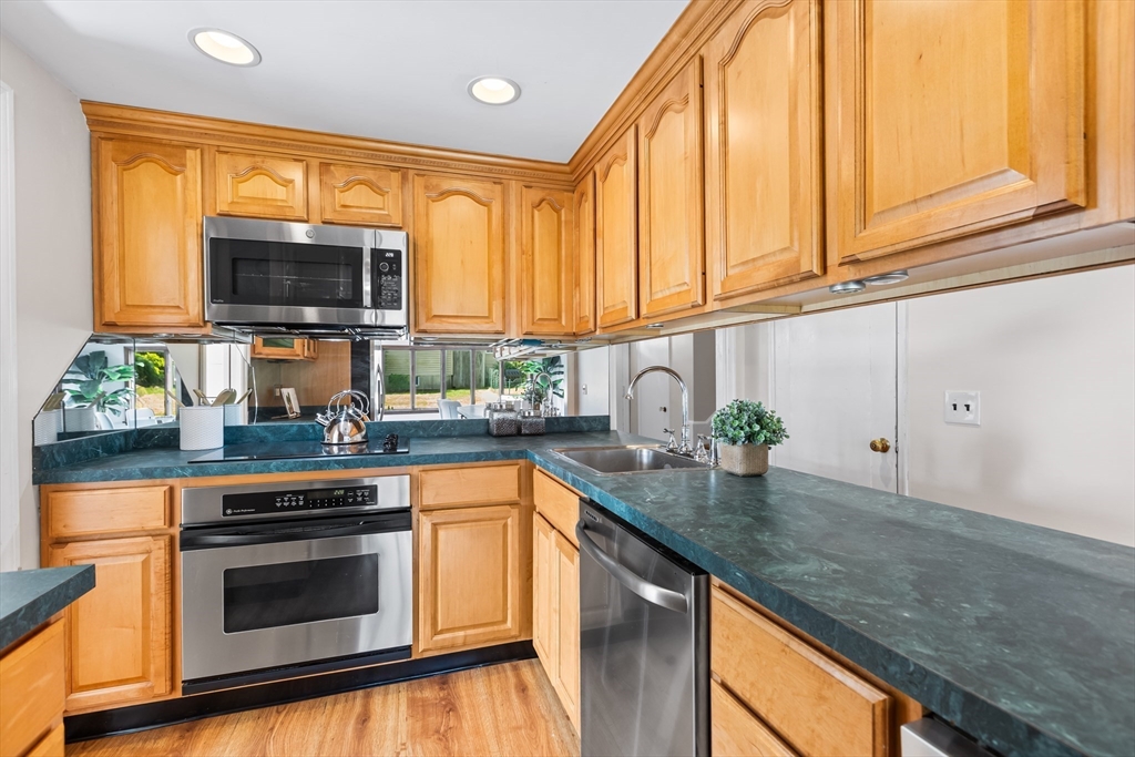 10 Gerry Road Lynnfield, MA 01940 - Photo 10 of 38