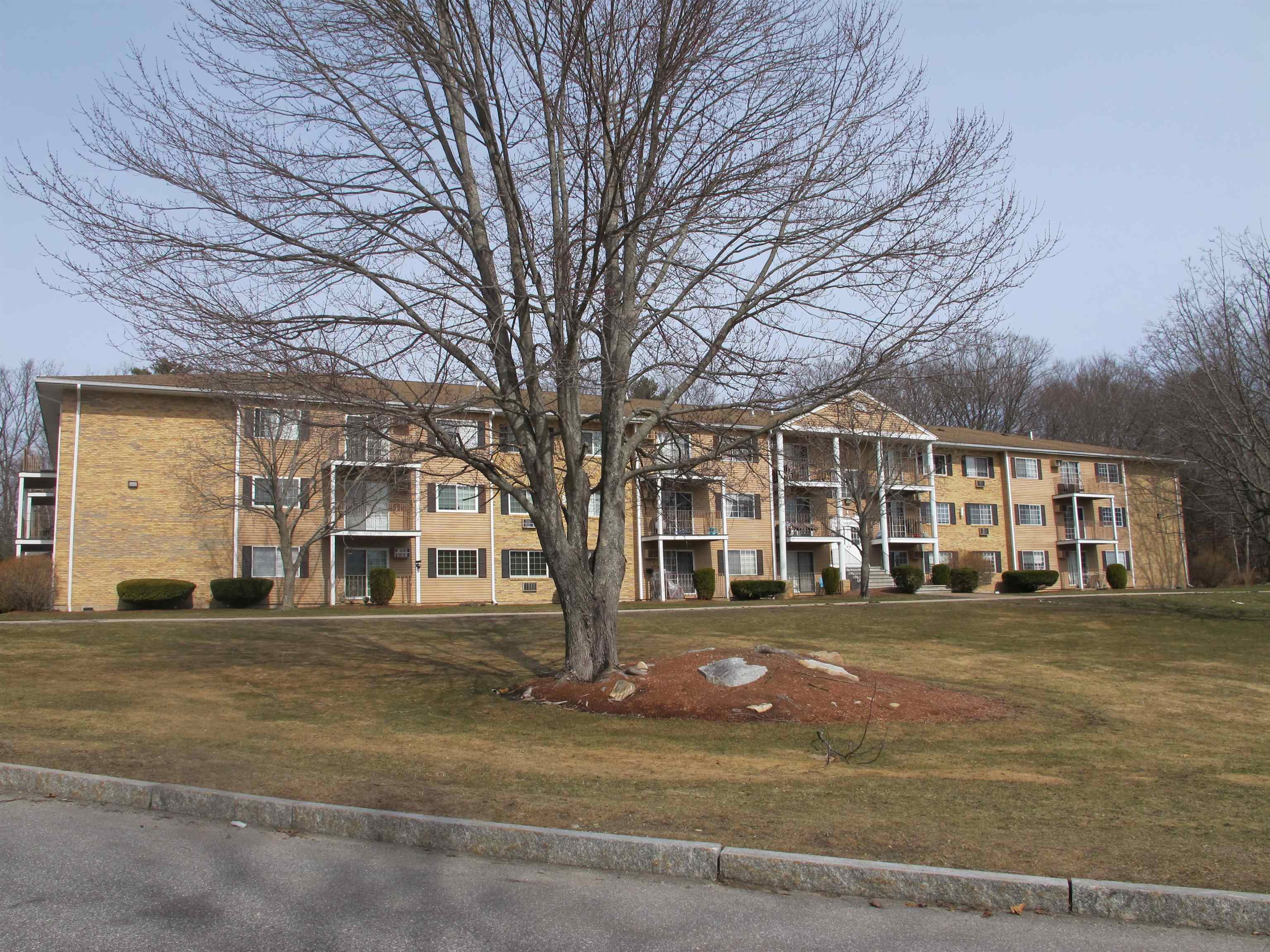 377 Huse Road, Unit 25 Manchester, NH 03103 - Photo 2 of 17