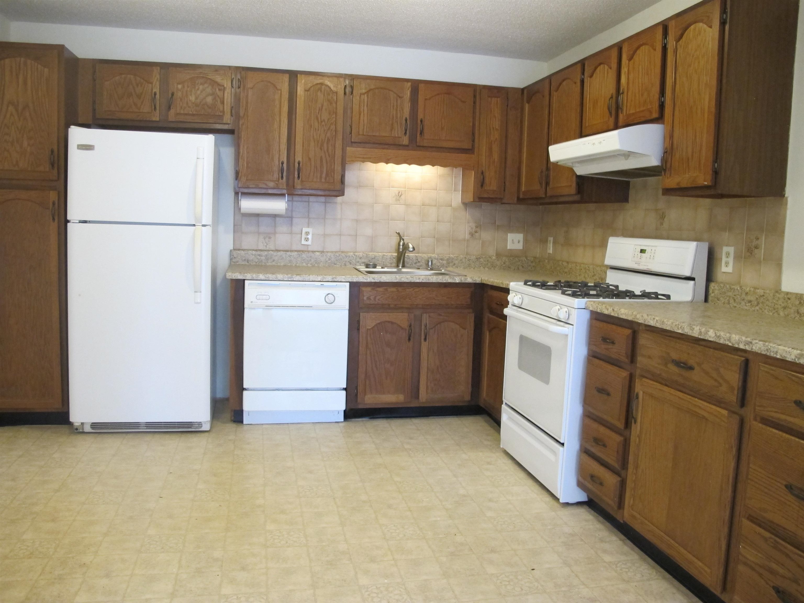 377 Huse Road, Unit 25 Manchester, NH 03103 - Photo 3 of 17