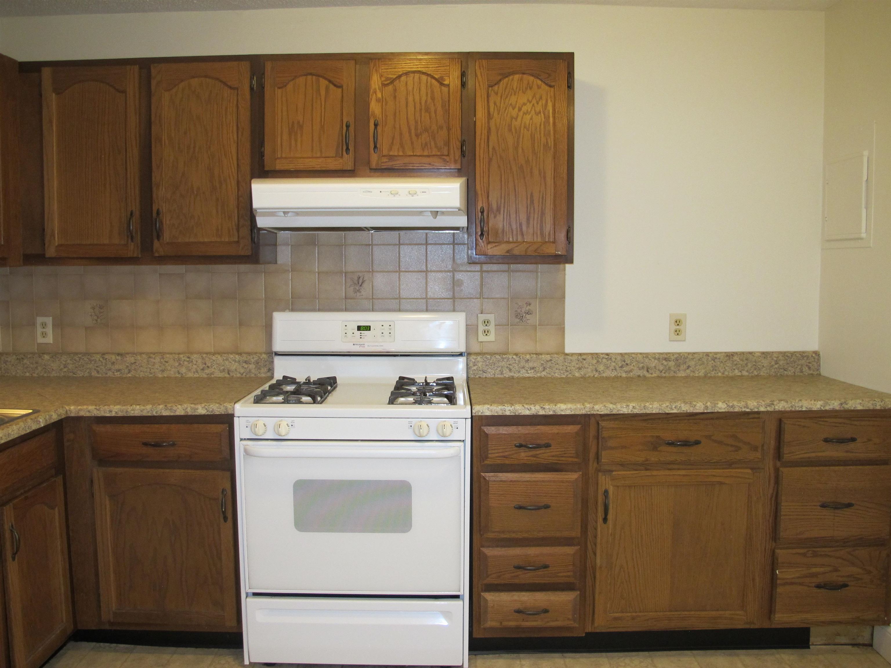 377 Huse Road, Unit 25 Manchester, NH 03103 - Photo 4 of 17