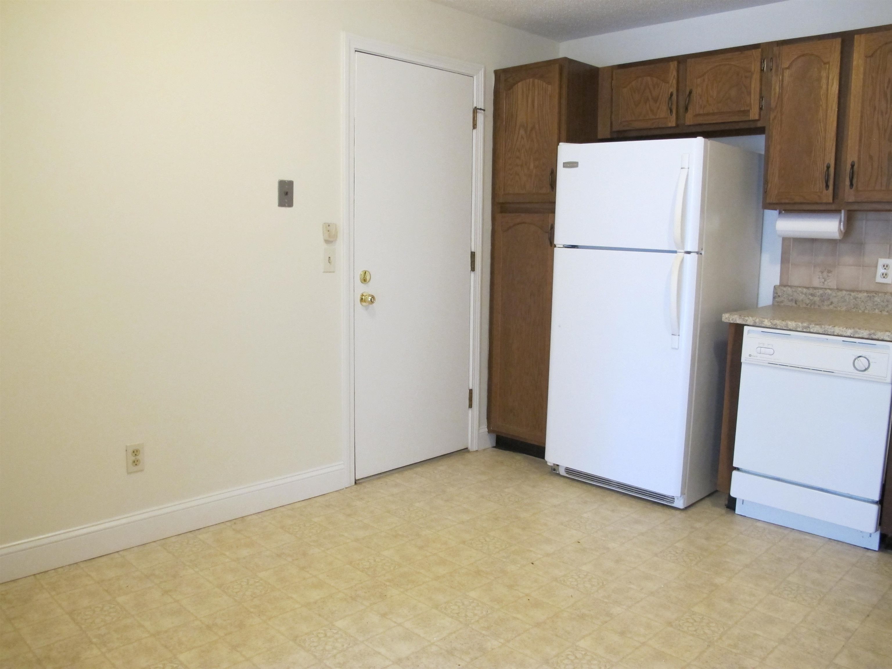 377 Huse Road, Unit 25 Manchester, NH 03103 - Photo 5 of 17
