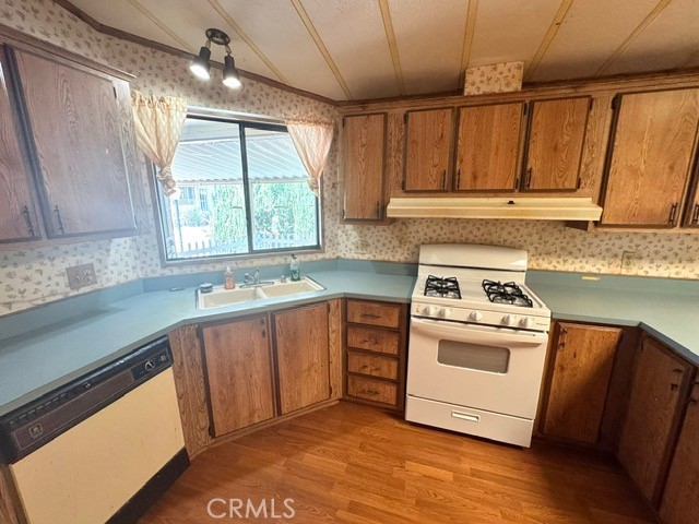 27701 Murrieta Road, Unit 255 Menifee, CA 92586 - Photo 10 of 20 a kitchen with a stove a sink and a microwave