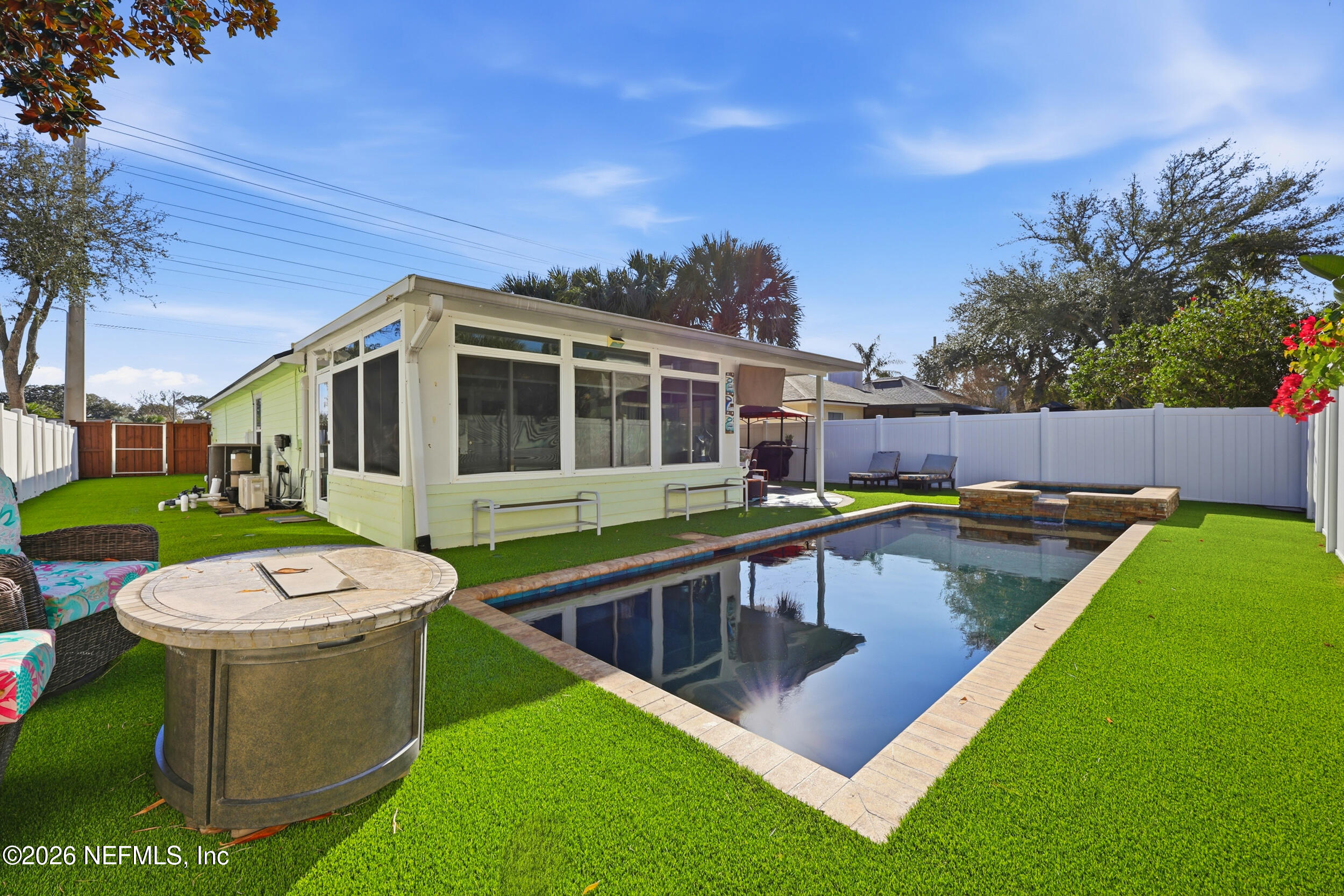 Welcoming Pool & spa