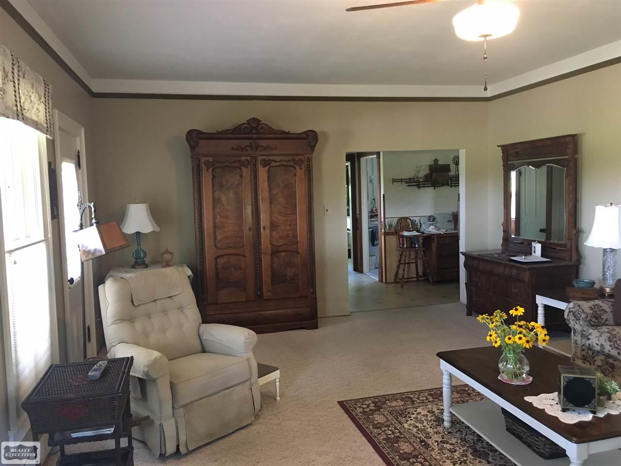 22100 Armada Ridge Road Armada, MI 48005 - Photo 7 of 43 31327048-6.JPG