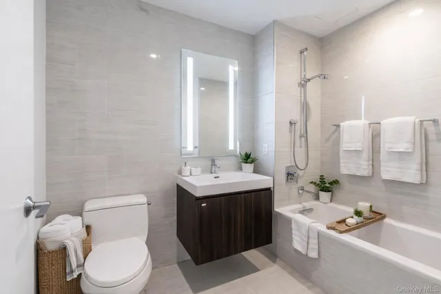 $4,300 | 131-03 40 Road, Unit 10A | Flushing