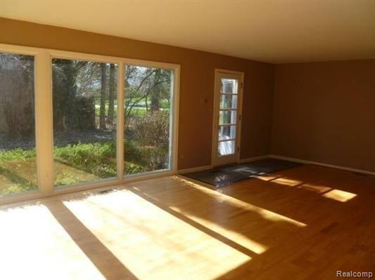3293 Wendover Road Troy, MI 48084 - Photo 5 of 20 5.jpg