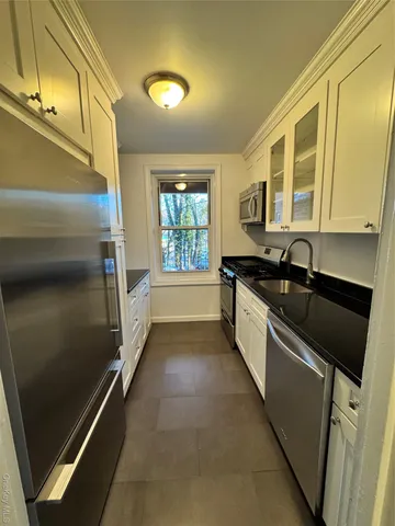 $3,000 | 555 Broadway, Unit 1J, Hastings-on-Hudson, NY 10706