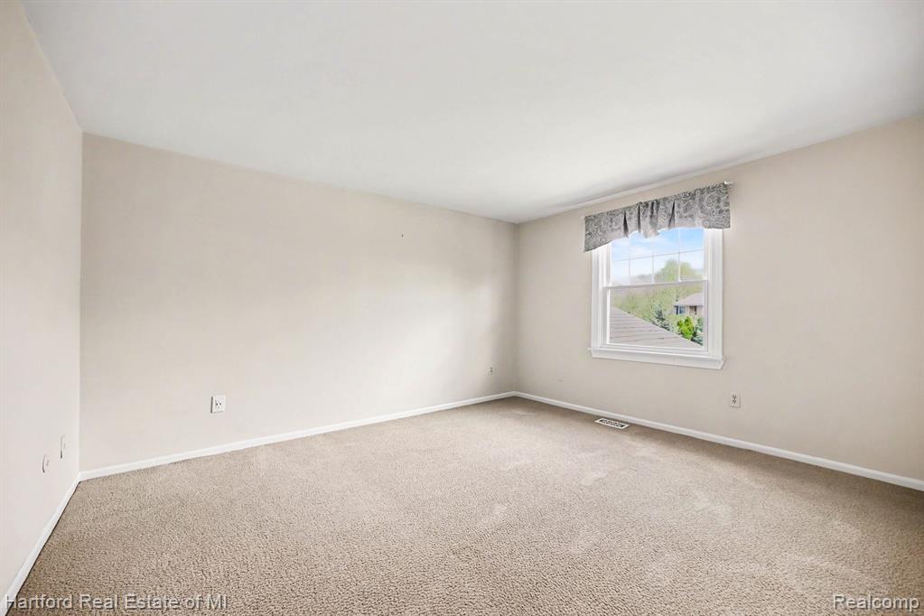 25800 Rutledge Crossing Farmington Hills, MI 48335 - Photo 19 of 27