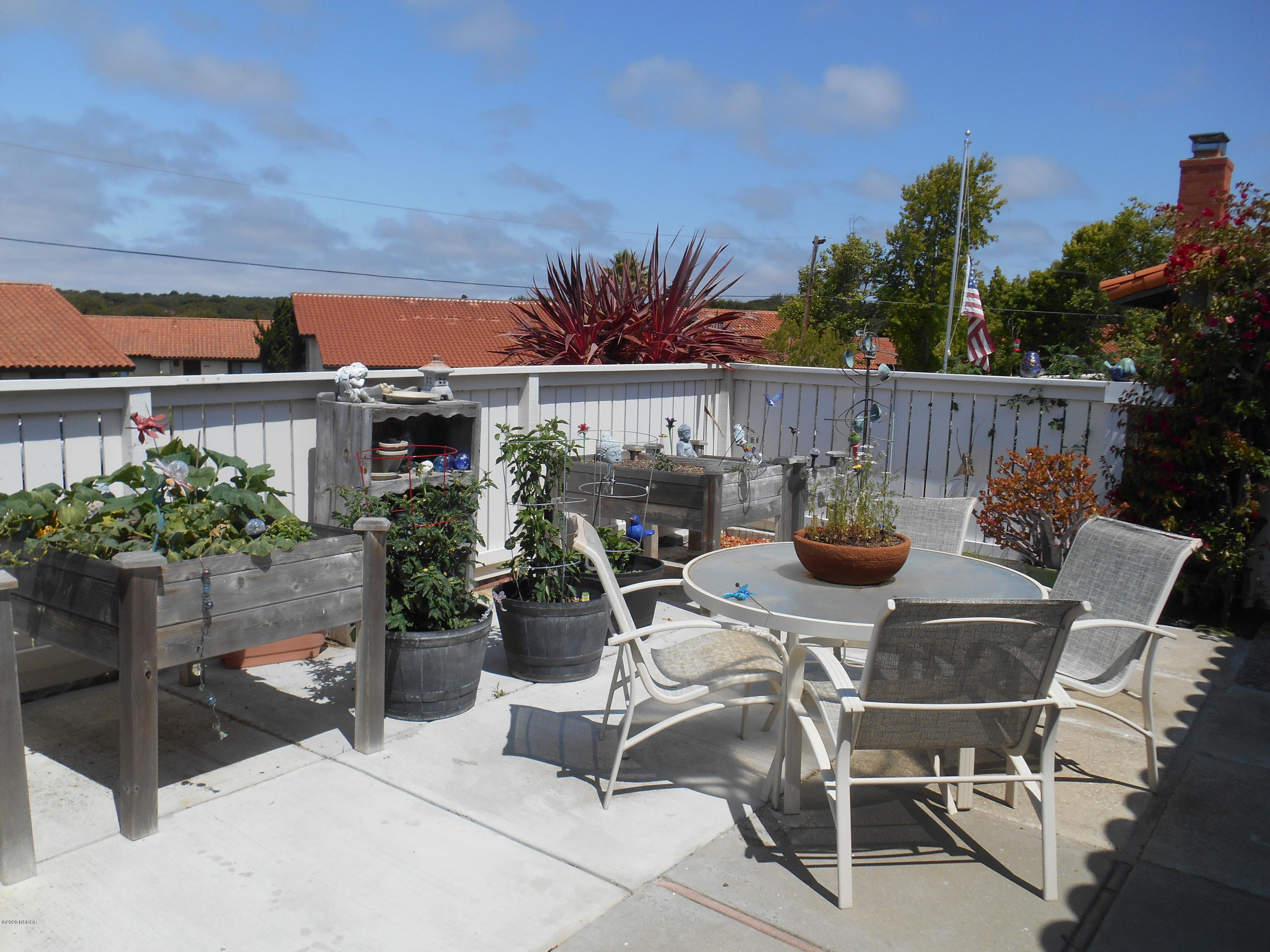 3941 Mesa Cir Drive Lompoc, CA 93436 - Photo 6 of 16 a view of a chairs and table in patio