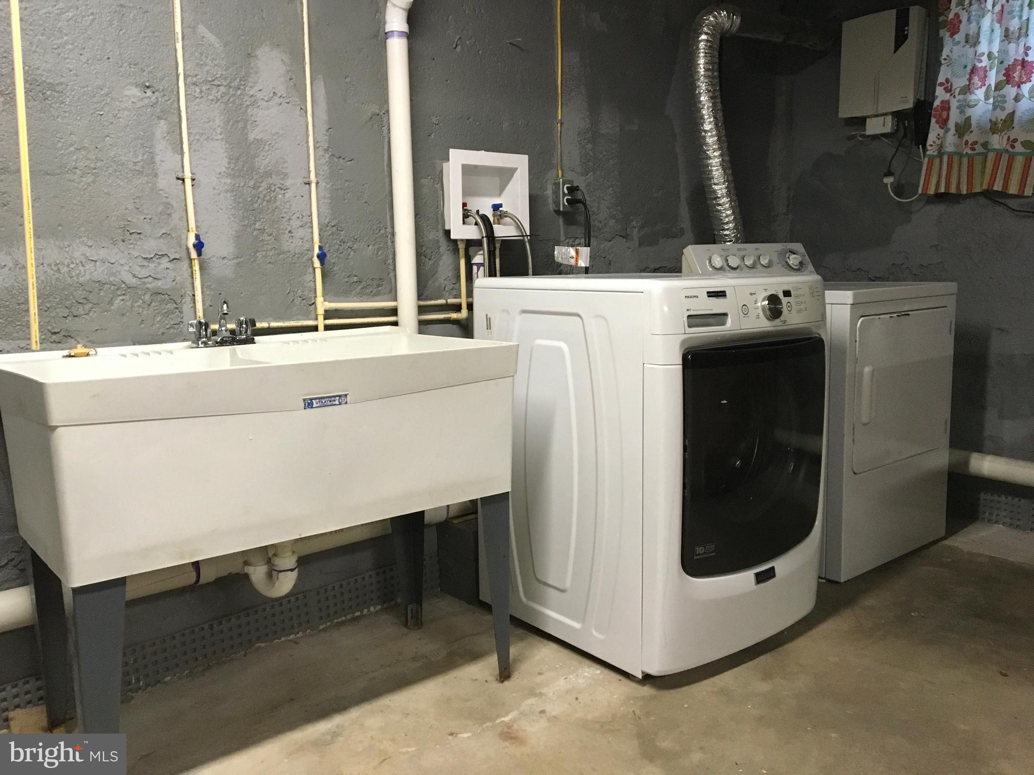 7003 Linden Avenue Baltimore, MD 21206 - Photo 29 of 29 a view of washer and dryer with kitchen in the background