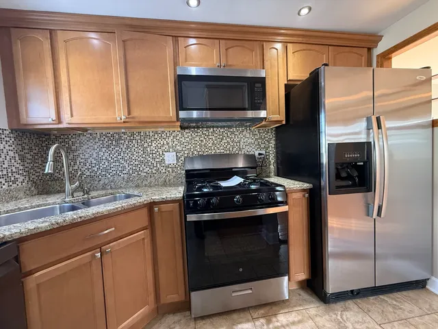 $2,000 | 9060 South Main Street, Hometown, IL 60456