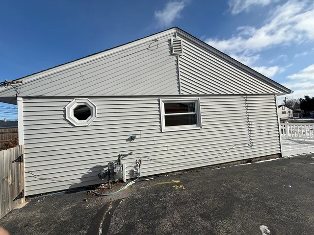 $2,000 | 9060 South Main Street, Hometown, IL 60456