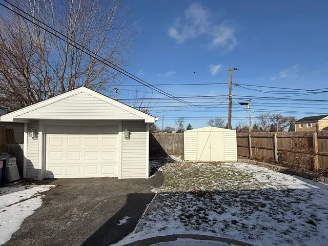 $2,000 | 9060 South Main Street, Hometown, IL 60456