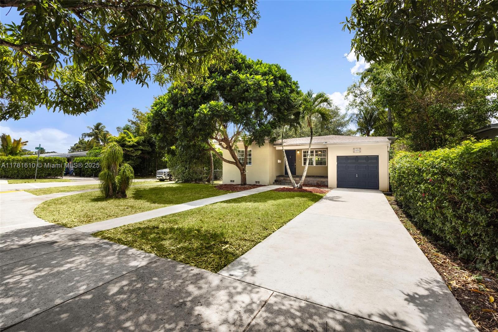 5490 Southwest 57th Avenue Miami, FL 33155 - Photo 3 of 21