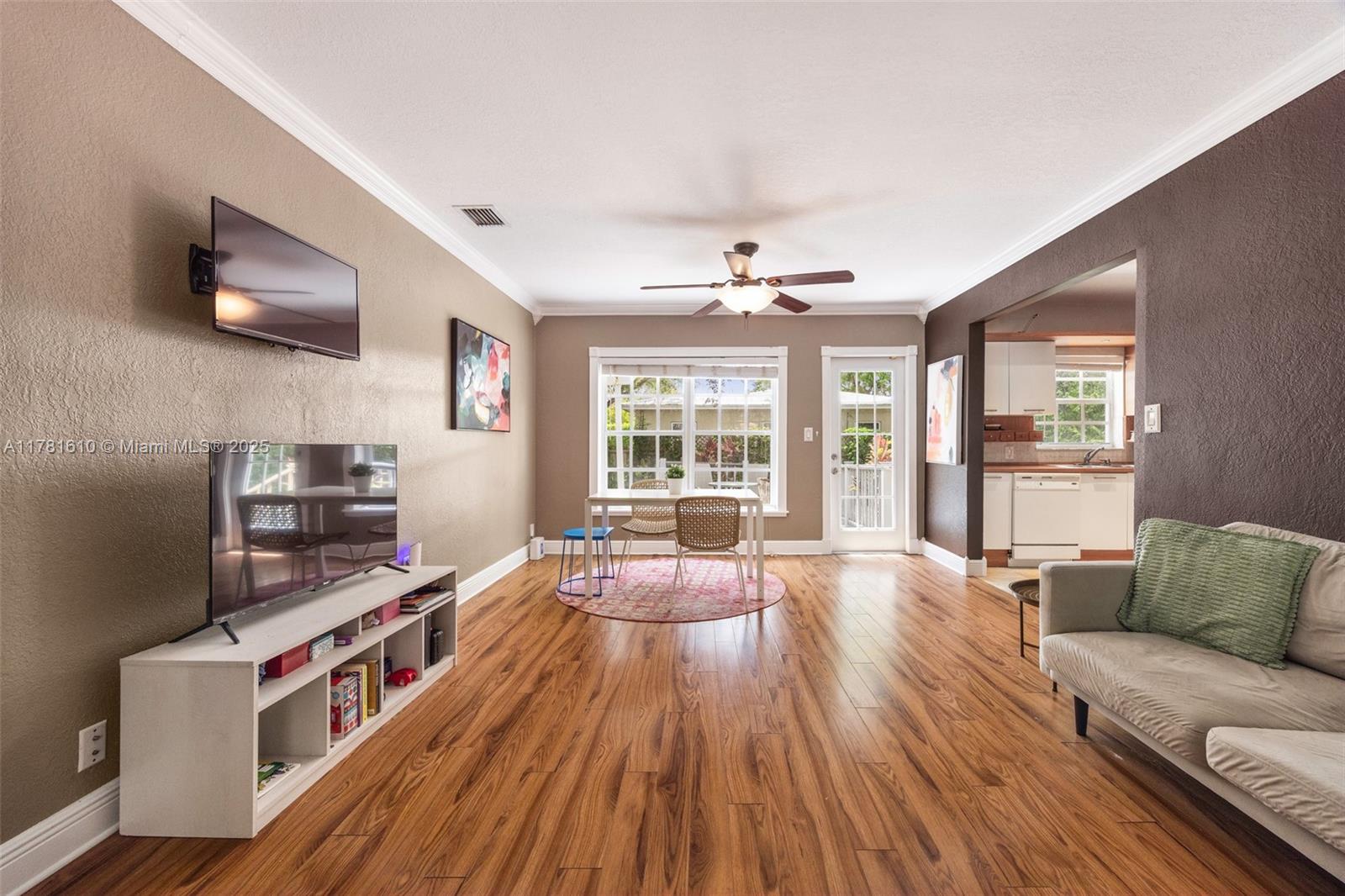 5490 Southwest 57th Avenue Miami, FL 33155 - Photo 8 of 21