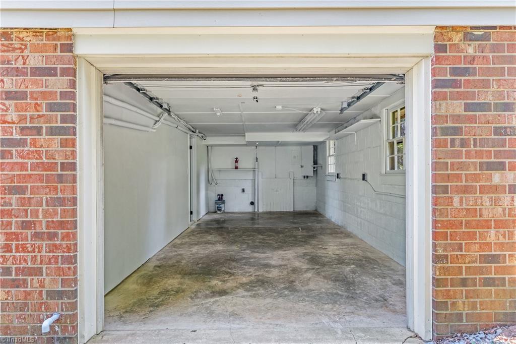 4980 Murray Road Winston-Salem, NC 27106 - Photo 41 of 50 garage