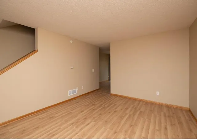 $1,700 | 16331 Timber Crest Drive Southeast, Prior Lake, MN 55372