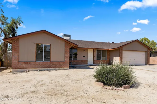 $349,900 | 4520 West Lynn Circle, Tucson, AZ 85741