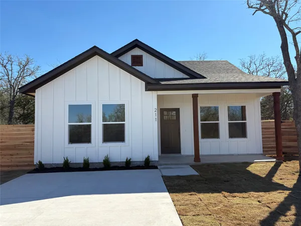 $260,000 | 211 Big Bow, Smithville, TX 78957