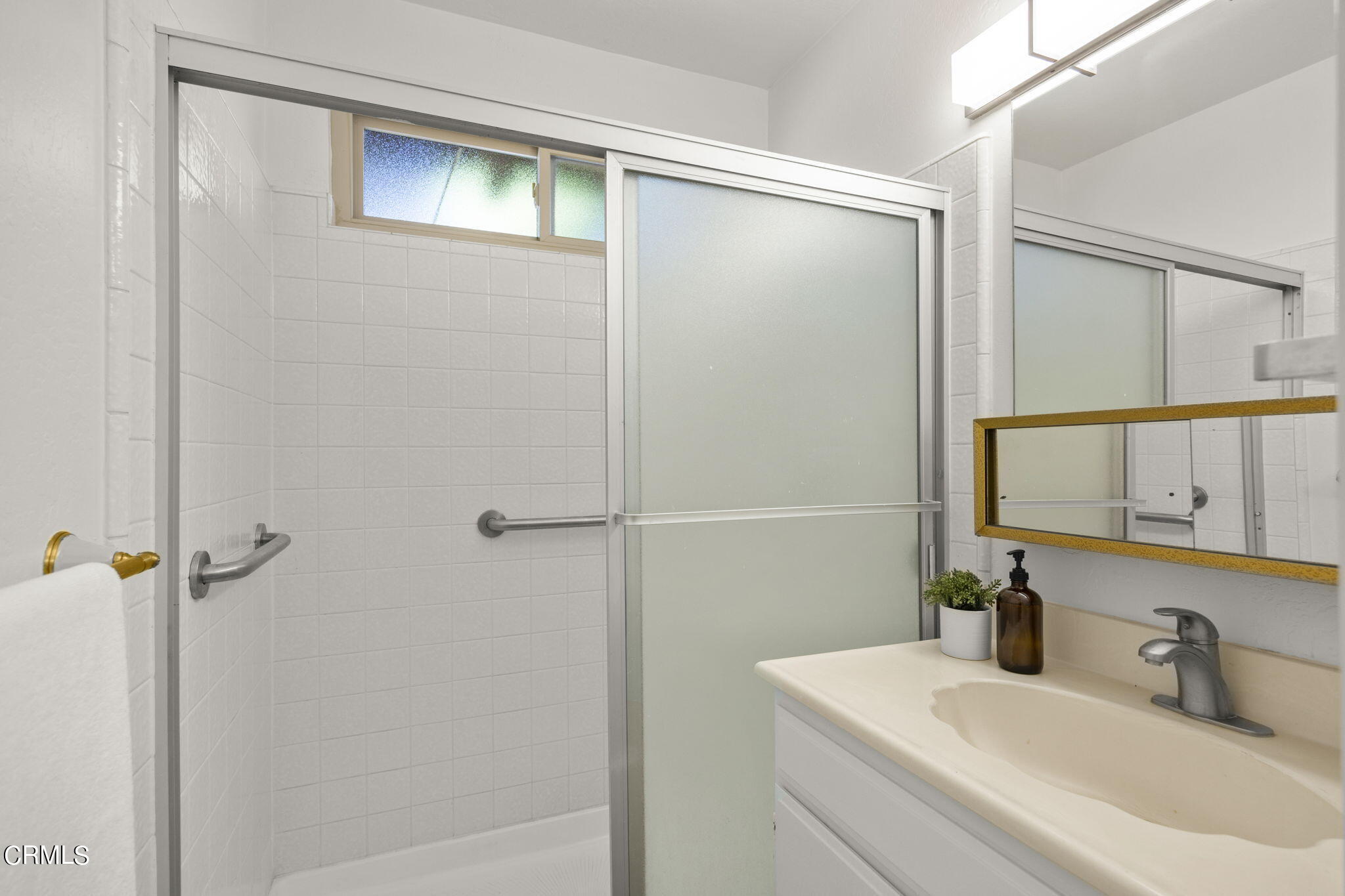 410 Church Road, Unit 25 Ojai, CA 93023 - Photo 19 of 24 a bathroom with a shower and a sink