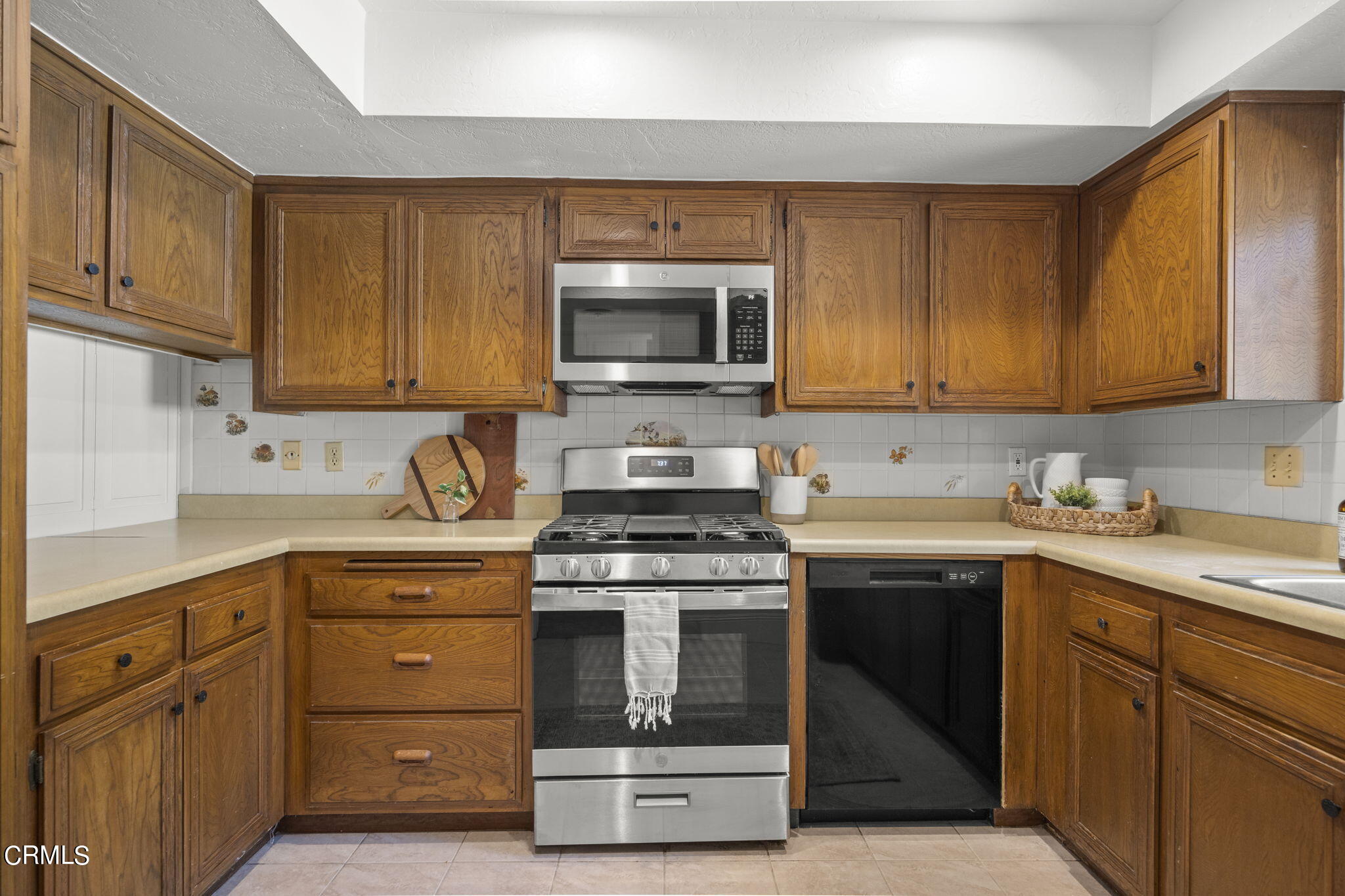 410 Church Road, Unit 25 Ojai, CA 93023 - Photo 10 of 24 a kitchen with cabinets stainless steel appliances and a sink