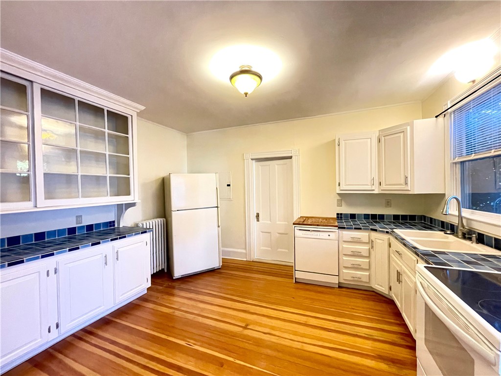 14 Dresser Street, Unit 2 Newport, RI 02840 - Photo 11 of 21