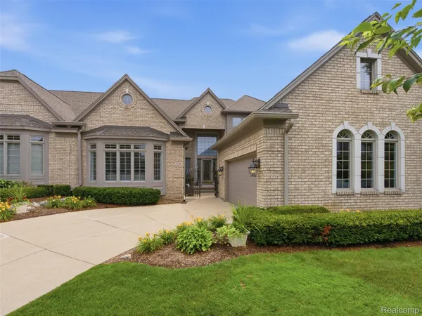 $679,900 | 6728 Cascade Court, Clarkston, MI 48348